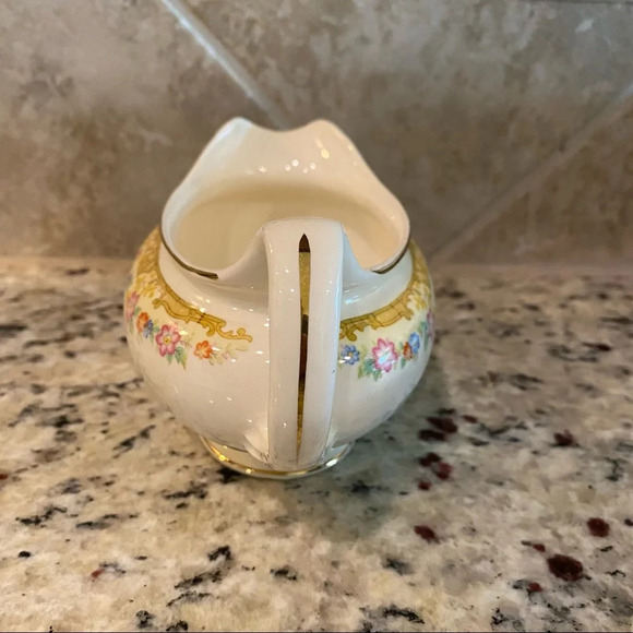 Eggshell Nautilus Gravy Boat - Picture 4 of 14